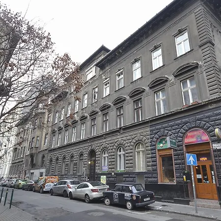 Dessewffy Street Apartment